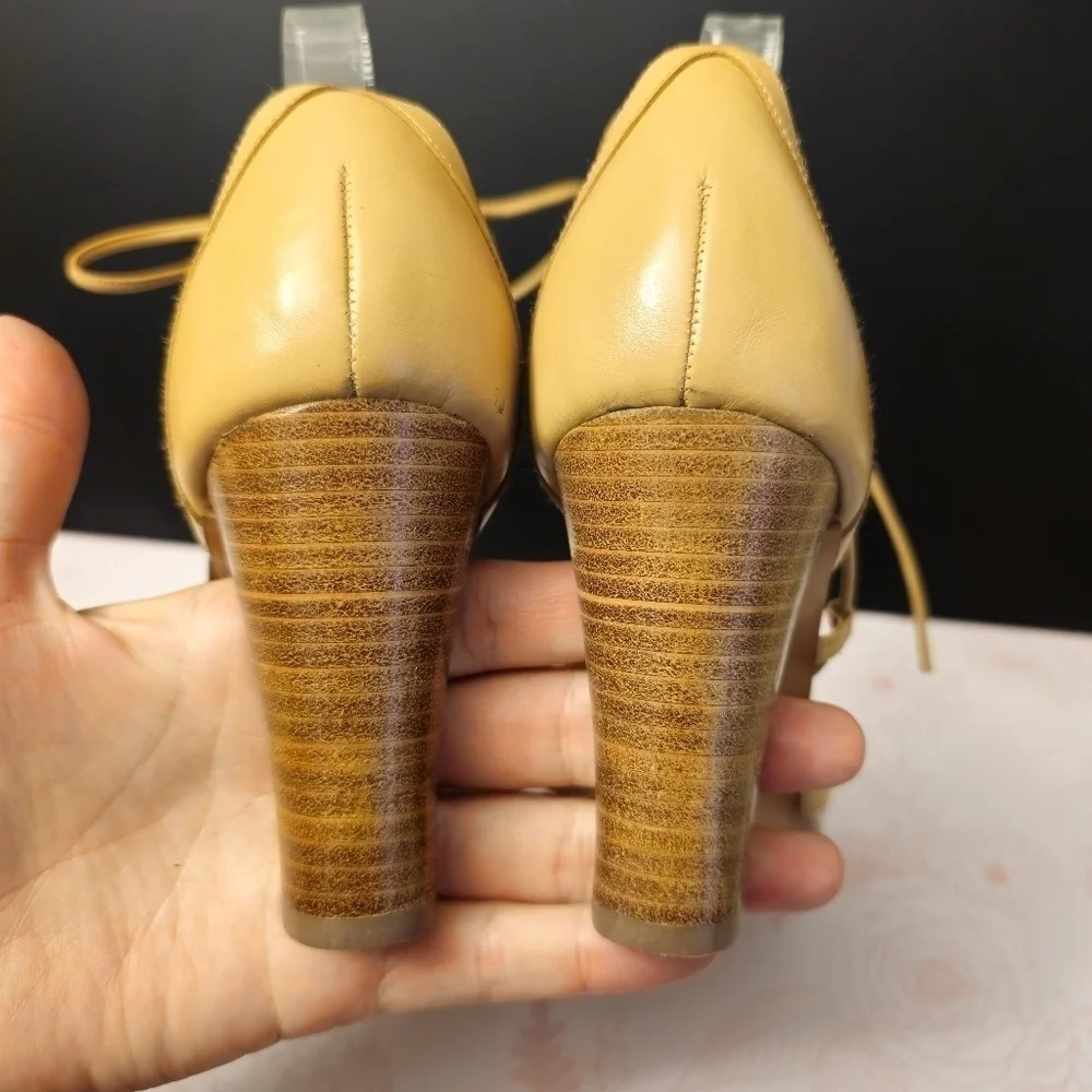 Beautiful leather heels with ankle tie - Picture 10 of 15